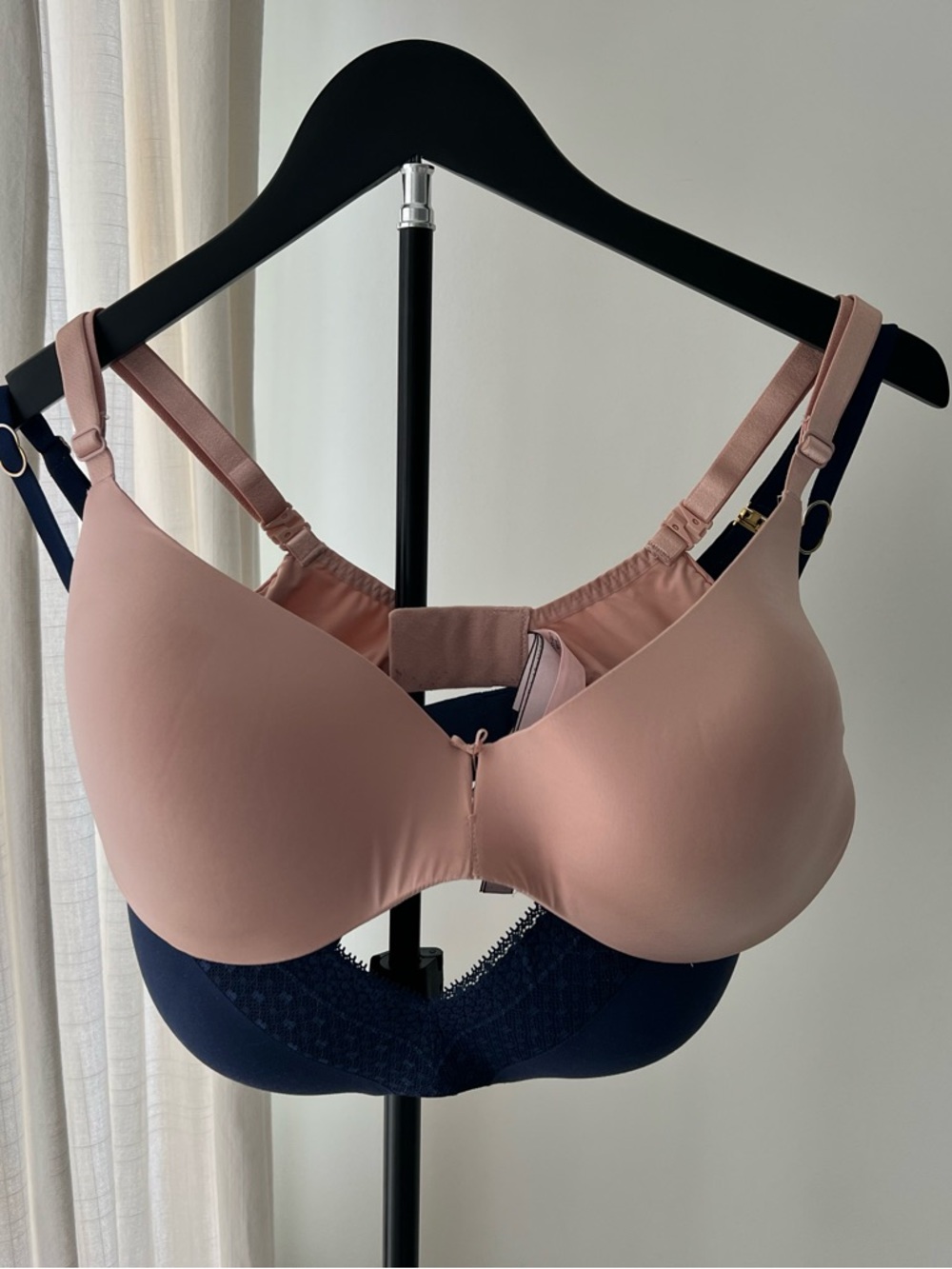 Victoria’s Secret Women’s Nude Pink Seamless T-Shirt Bra and Navy